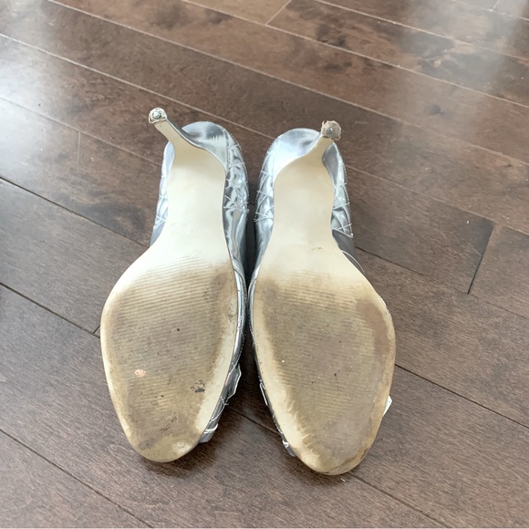 Guess Metallic Silver Heels - Picture 4 of 6